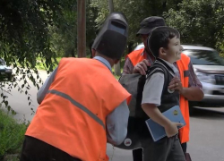 Фигуры детей-пешеходов появились на переходе около школы №26 города Луганска 