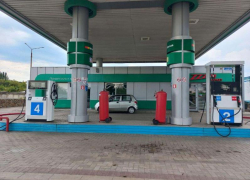 Новое отечественное оборудование устанавливают специалисты на заправках ЛНР 