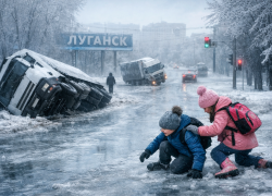 Ледяной апокалипсис в ЛНР: фуры переворачиваются, дети не могут дойти до школы