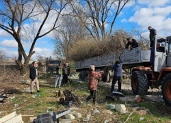 Администрация Луганска вывезла 450 кубометров мусора после субботника