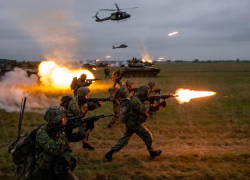 Новости СВО: ВС РФ открыли новый фронт у ЛНР, атака Ивано-Франковска и освобождение Харьковщины