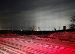 Жители ЛНР наблюдали светящиеся столбы