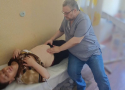 «Онкологический патруль» из Алчевска обследовал пациентов и сотрудников поликлиники города Перевальска 