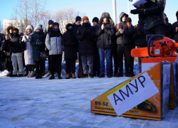 Десятки остановок, 10 000 километров пути: гуманитарную помощь на «Ниве» везут из Владивостока в Луганск