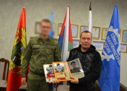 В ЛНР передали медальон погибшего в Великую Отечественную войну солдата его родственнику