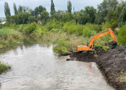 Под защитой от затоплений окажутся 95 гектаров Луганска: росводресурсы расчищают главную городскую реку  