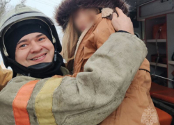 Маленькая девочка получила обморожение, оставшись запертой на балконе в Луганске