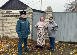 В ЛНР спасатели проверили дома семей из "группы риска"