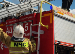 В Луганске 20 человек из горящей пятиэтажки