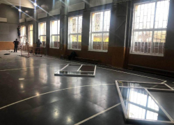 Саратовские специалисты начали замену стеклопакетов в детско-юношеской спортивной школе Сватово ЛНР 