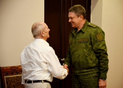 Со своим школьным учителем встретился глава ЛНР Леонид Пасечник