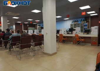 Жителям ЛНР рассказали, кого нужно пропускать в очереди в МФЦ