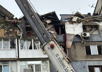 В алчевской многоэтажке в ЛНР продолжают разбирать строительные конструкции