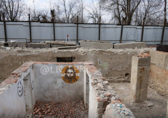 При разборе завалов дома в луганском поселке обнаружили изображение Иисуса