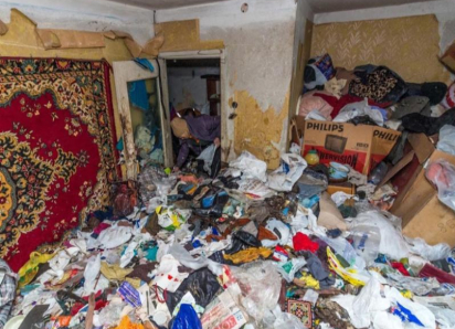 Это квартира или свалка? В Луганске продают захламленную трешку за 6,5 млн