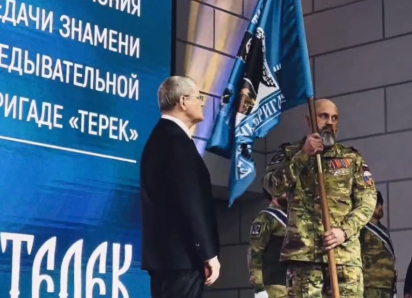 Владимир Путин передал боевое знамя разведчикам из ЛНР