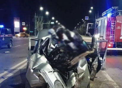 В страшной аварии в Луганске погиб мотоциклист и пострадали двое пассажиров