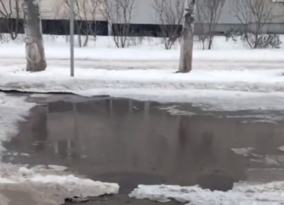 Луганчанин показал лужи размером с озера и примыкающую «реку», видео