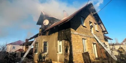 В Новороссийске сгорела крыша частного жилого дома