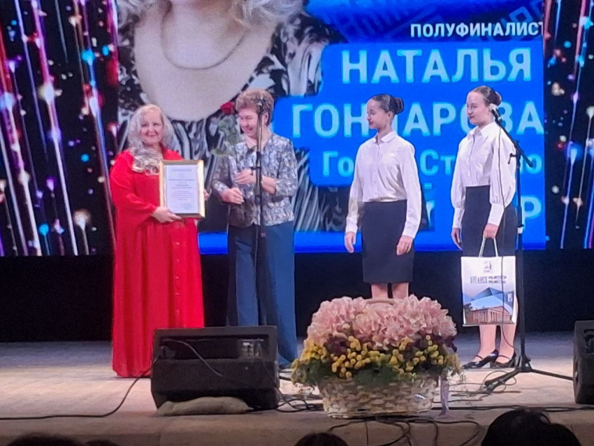 Союз женщин России наградил многодетную жительницу ЛНР