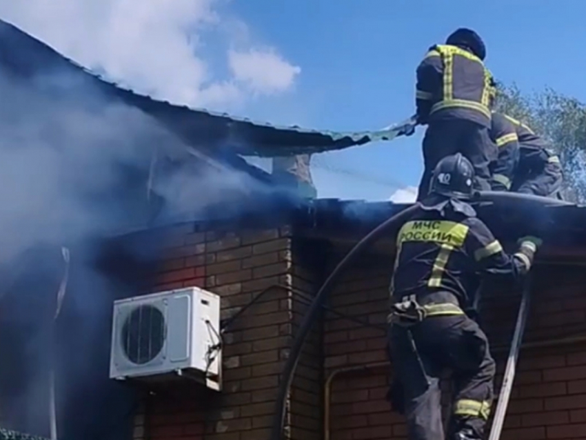 Пожар в Ровеньках ЛНР: хозяин дома пострадал при попытке потушить огонь