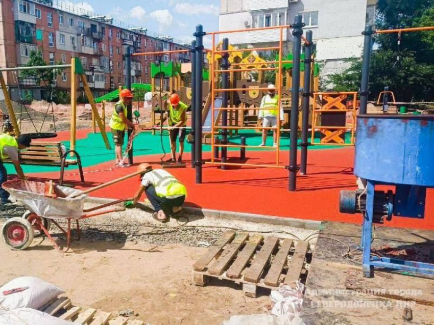 Новые детские и спортивные площадки строятся в прифронтовом Северодонецке ЛНР