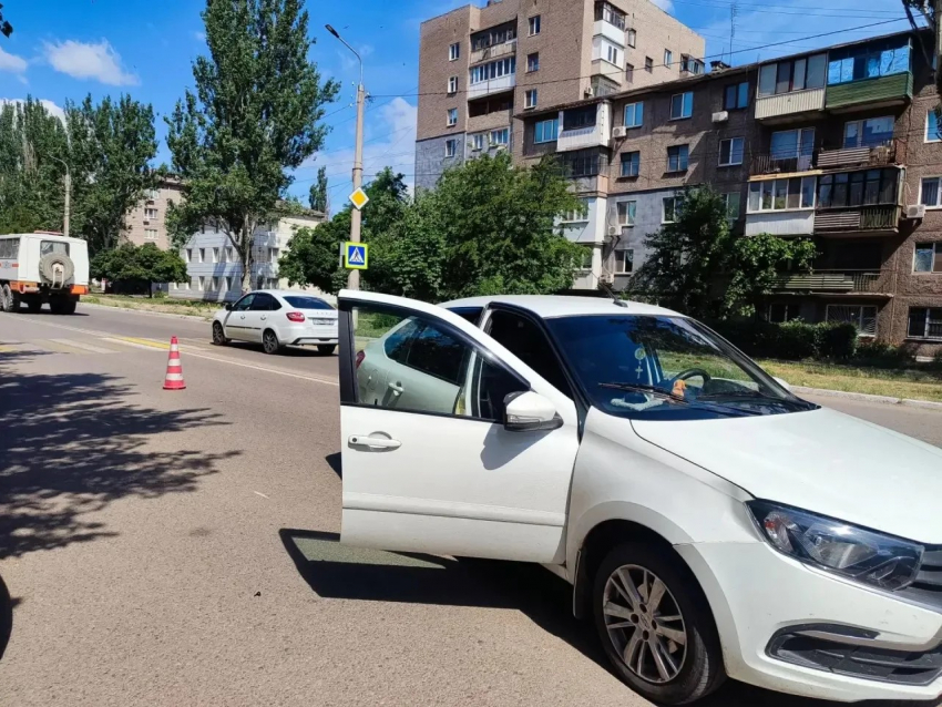 В Алчевске ЛНР водитель Lada Granta сбил подростка на «зебре»