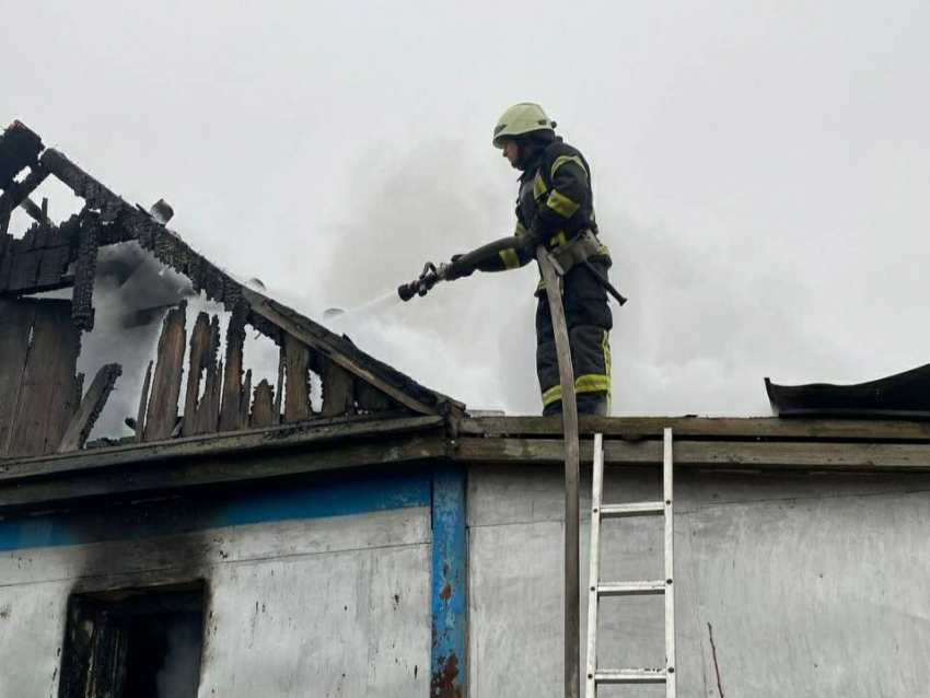 В Новопсковском районе ЛНР днем горел жилой дом