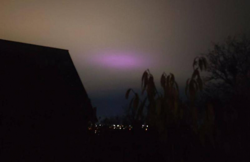 Объяснили фиолетовое небо над Луганском
