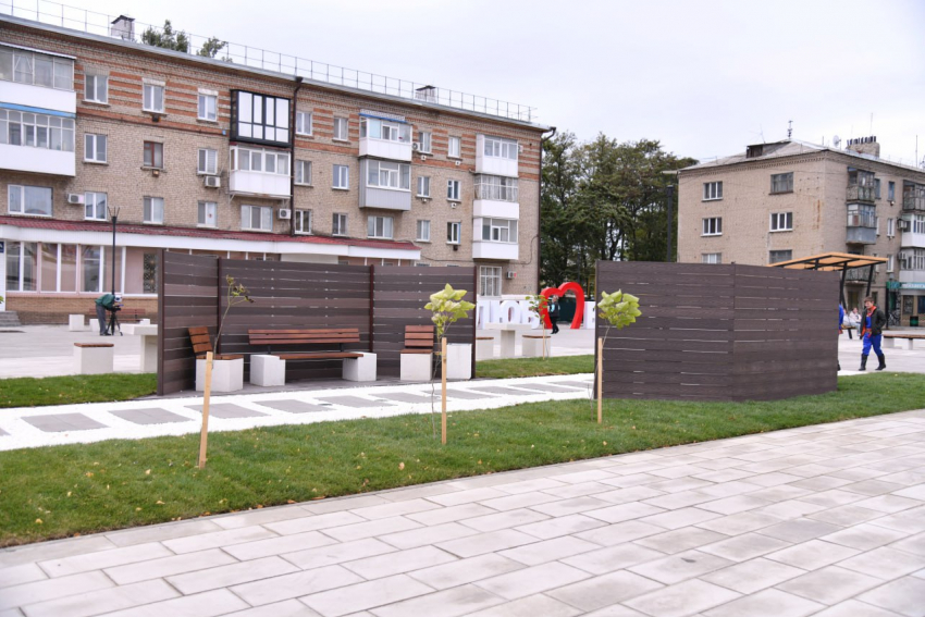 В Свердловске открыли площадь Мира, а в Старобельске – обновленный парк