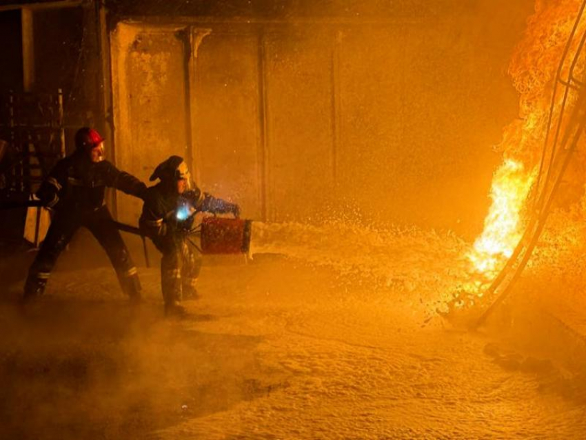 Пожары в ЛНР, эвакуация детей и пострадавший: полная сводка МЧС