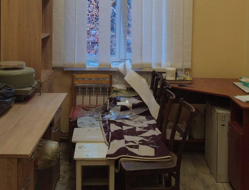 Дрон ВСУ ударил по городской больнице в Кременной ЛНР