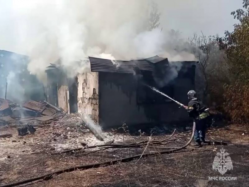 Жилой дом загорелся в Красном Луче ЛНР