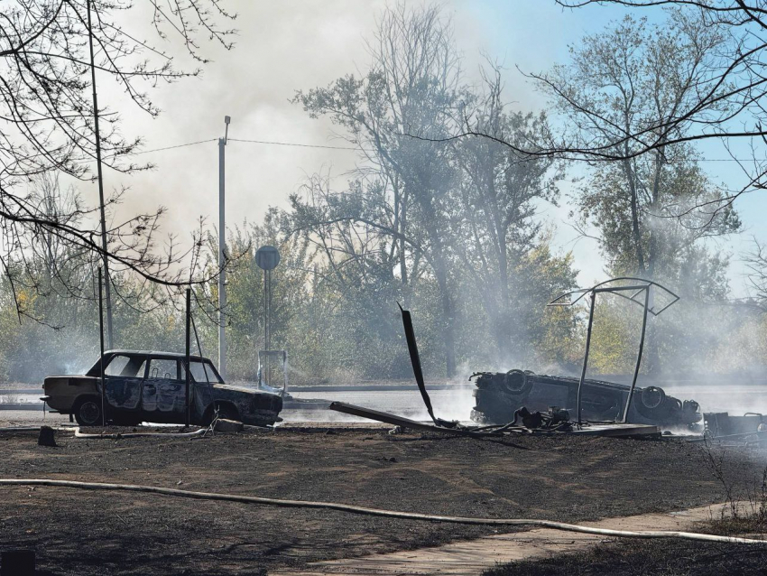 Третья атака дронов за два дня: в ЛНР вновь пылает автозаправка 