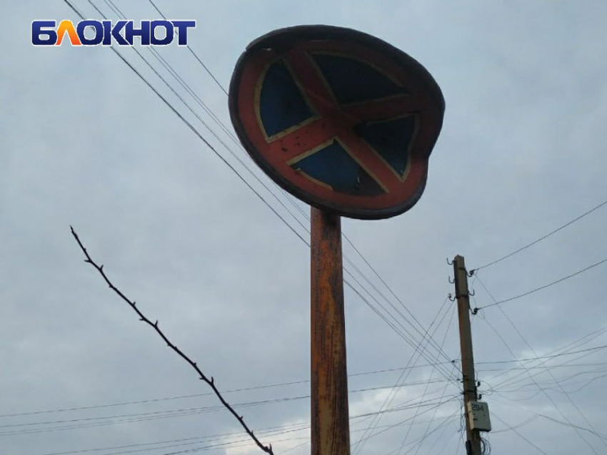 За стоянку на газонах водителям Луганска придется отвечать перед законом
