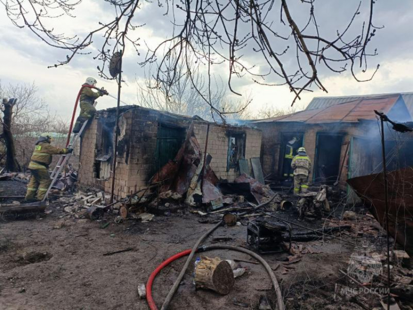 Природный пожар уничтожил дом в Новой Астрахани Кременского района ЛНР