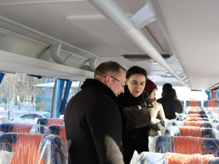 Луганский Театр эстрадной музыки и песни получил современный автобус