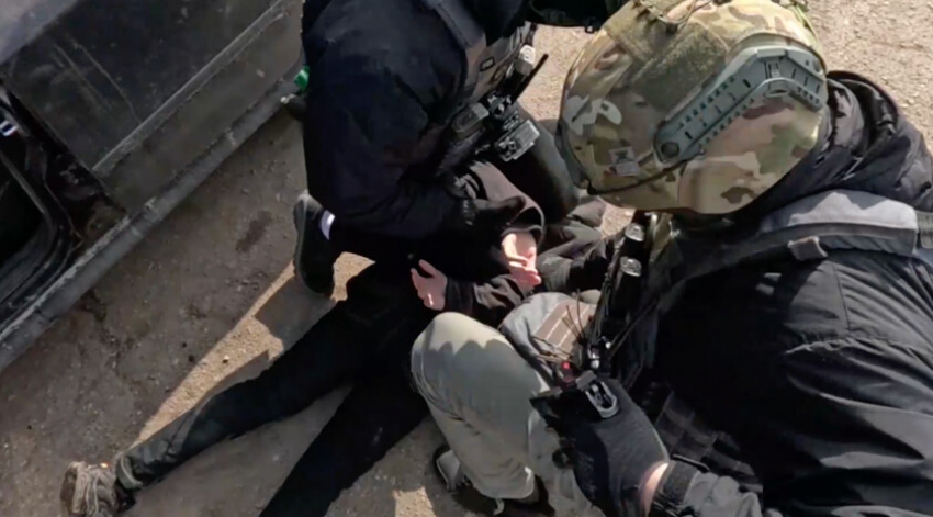 ФСБ поймала в Луганске шпиона, сливавшего данные о войсках РФ