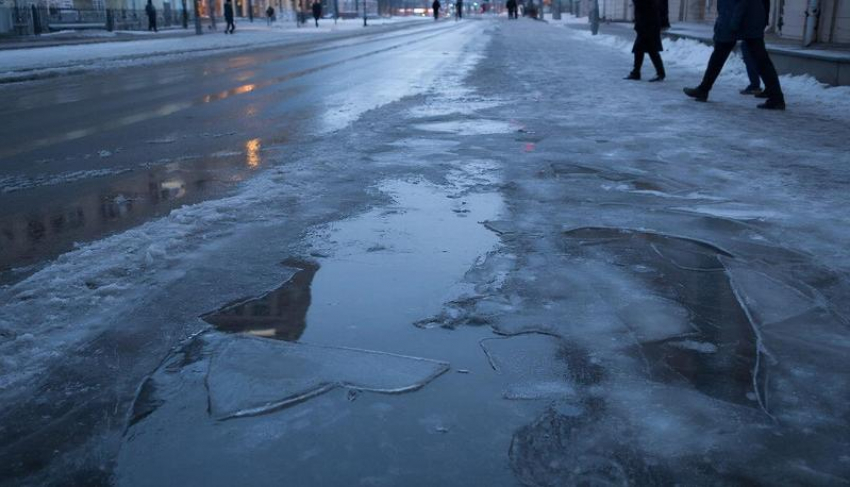 Без дождя и снега, но со льдом встретит понедельник Луганск