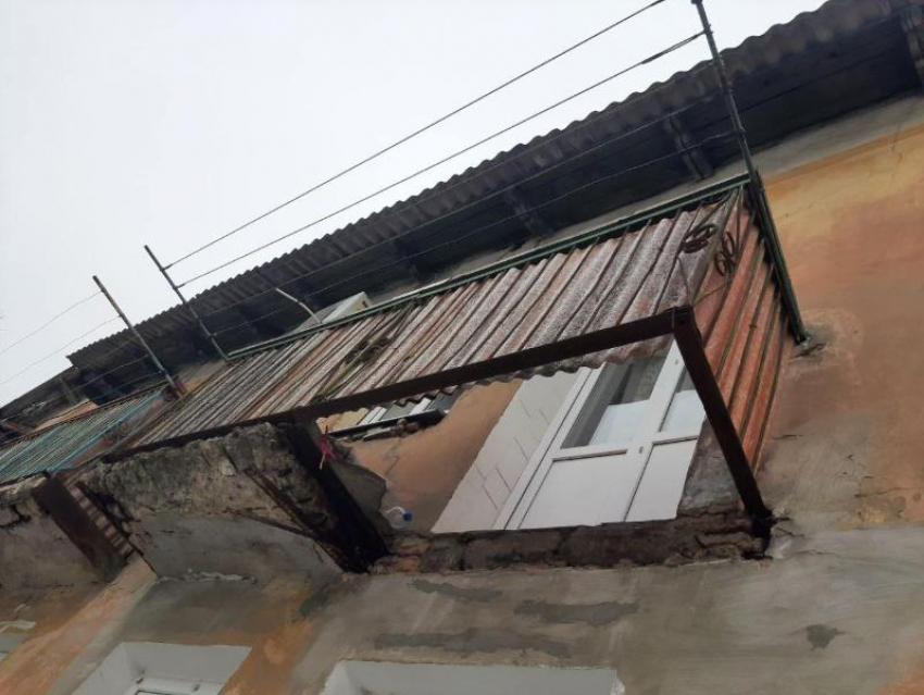 Правоохранители нашли виновных в обрушении балкона в Счастье