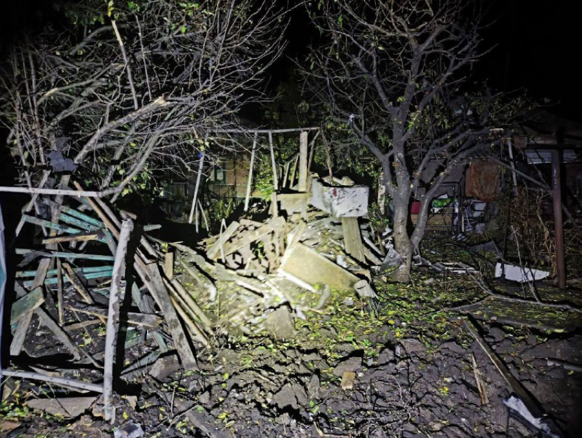 Беспилотник ВСУ ударил по частным домам в Луганске