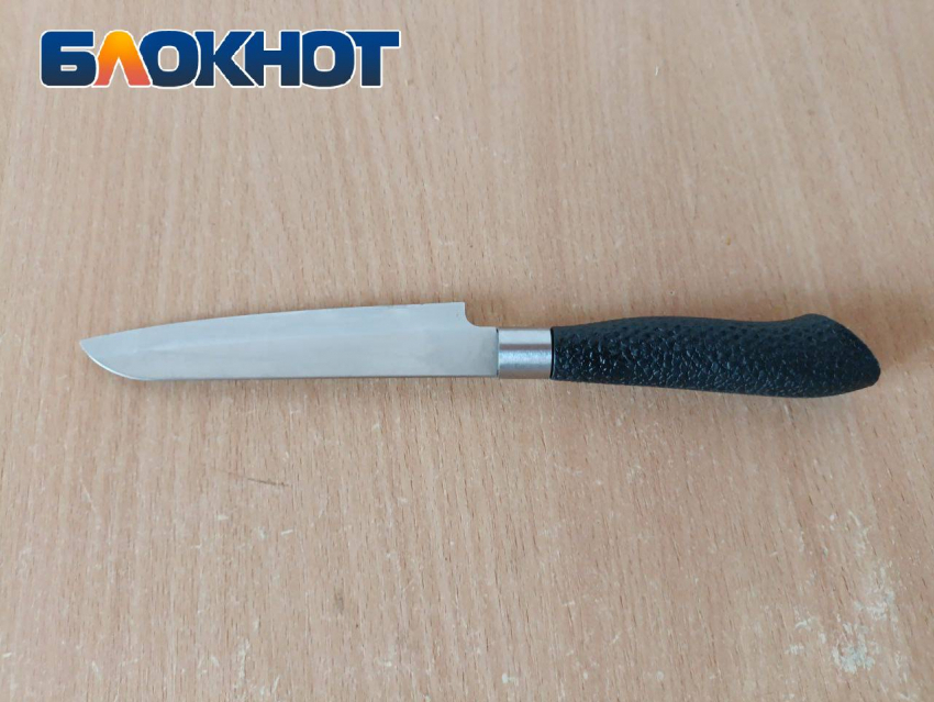 Луганчанин пришел в гости и заколол хозяина из-за приглянувшейся дамы