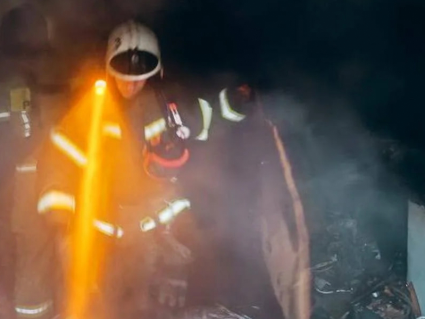 Утренний пожар в луганской многоэтажке: эвакуировано 20 человек, есть погибший