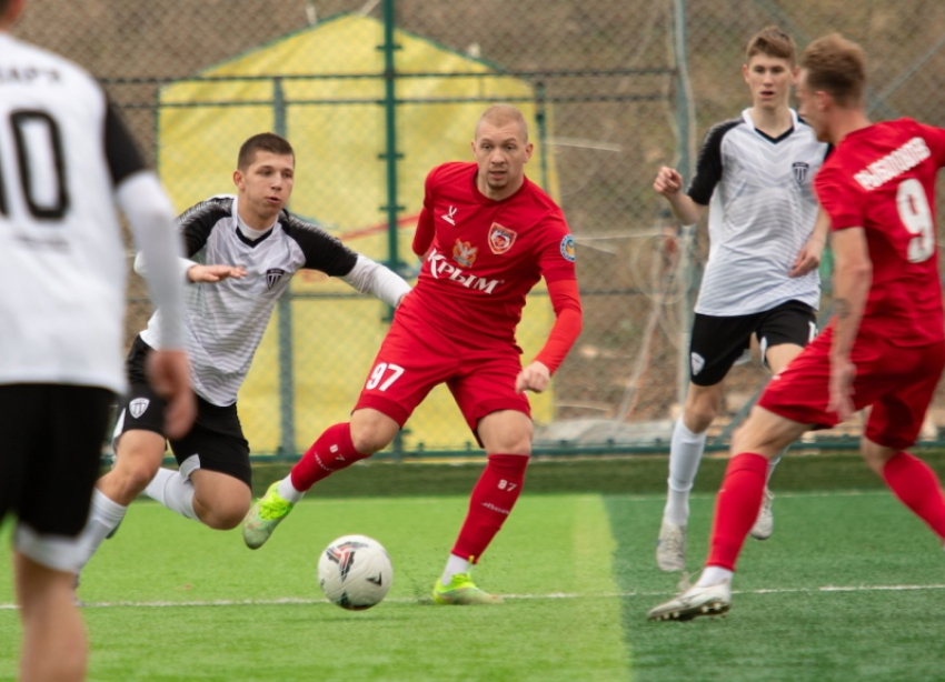 «Историческое событие»: возрожденная «Заря» из Луганска провела первый футбольный матч в новом статусе