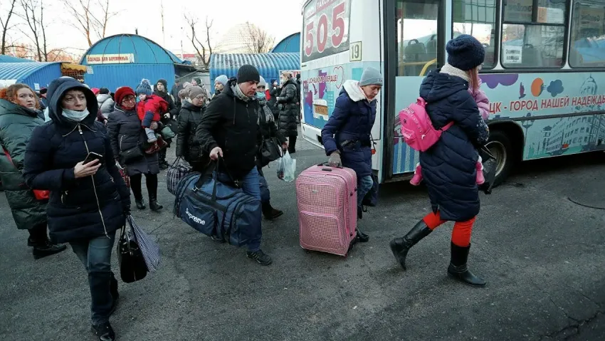 Без документов и без дома: что ждёт беженцев в ЛНР?
