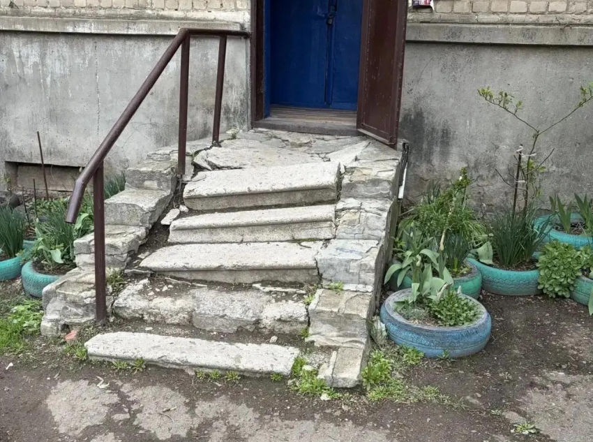 В ЛНР боец СВО вернулся инвалидом, а УК даже не починила ему крыльцо
