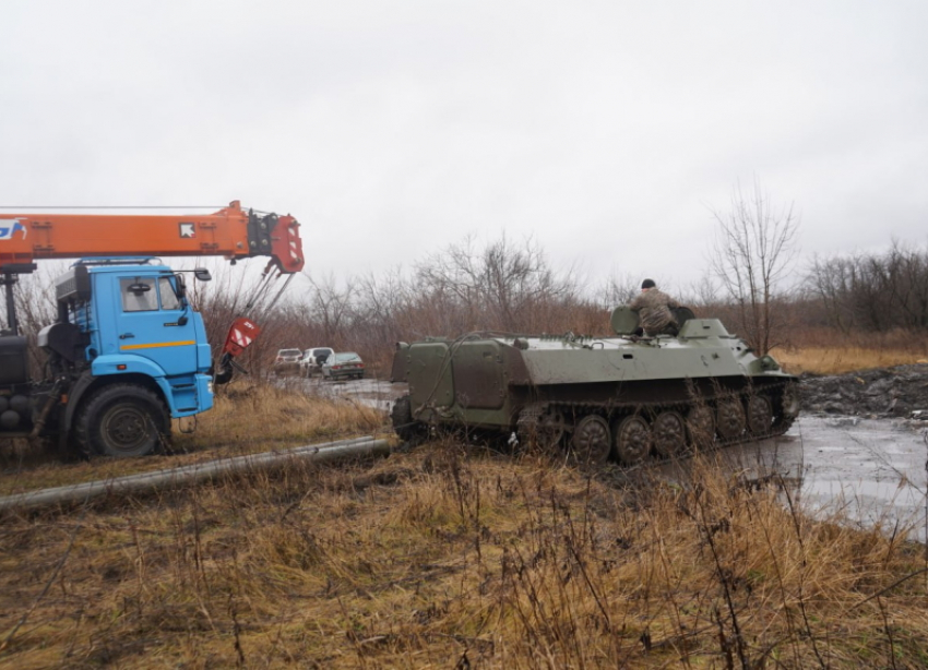 Военную технику задействовали для восстановления электроснабжения в ЛНР