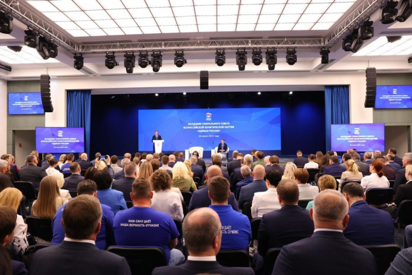 Дмитрий Медведев поручил проработать создание филиала Высшей партийной школы ЕР в новых регионах