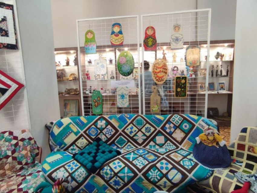 В Луганске открылась республиканская выставка народного творчества, посвященная 80-летию Победы