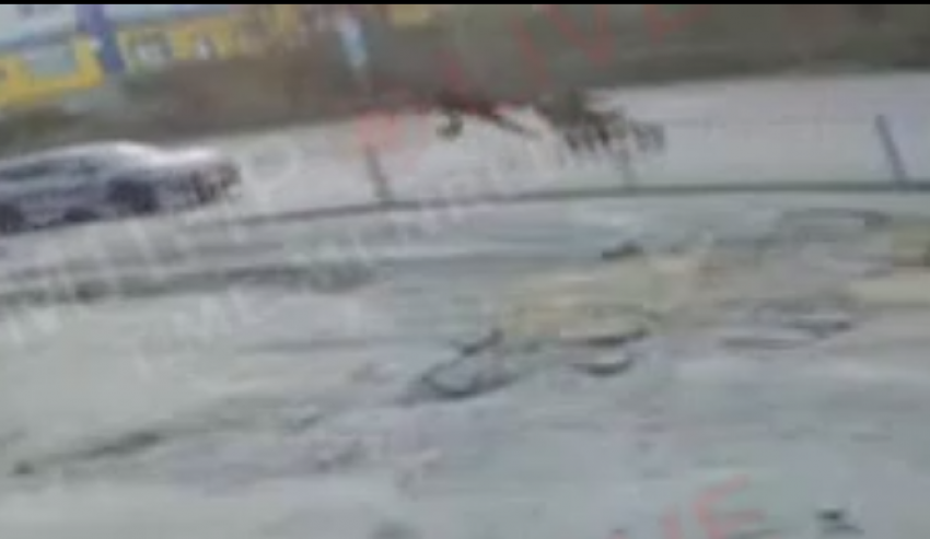 Кадры момента ДТП с пешеходом на 2-й Краснознаменной в Луганске попали в сеть 